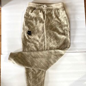 Underarmour tan patterned joggers, size medium, 28” inseam.